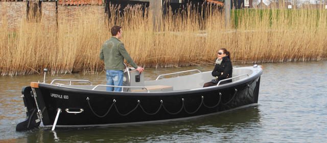 Neu bei hollandboot.de Berlin Das perfekte Tagesboot mit viel Platz, guten Fahreigenschaften