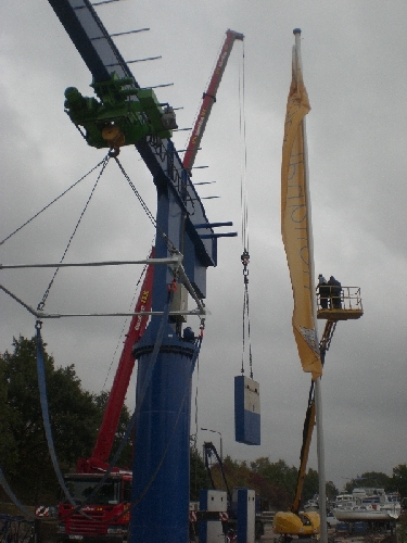 Neuer Kran bei Hollandboot in Berlin - Winterlager in Berlin