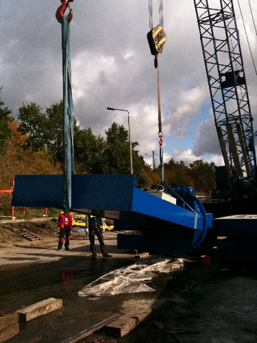 Neuer Kran bei Hollandboot in Berlin - Winterlager in Berlin