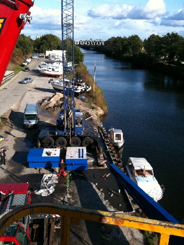 Neuer Kran bei Hollandboot in Berlin - Winterlager in Berlin
